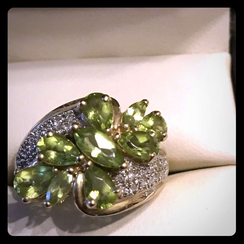 10k White gold Green Gemstone